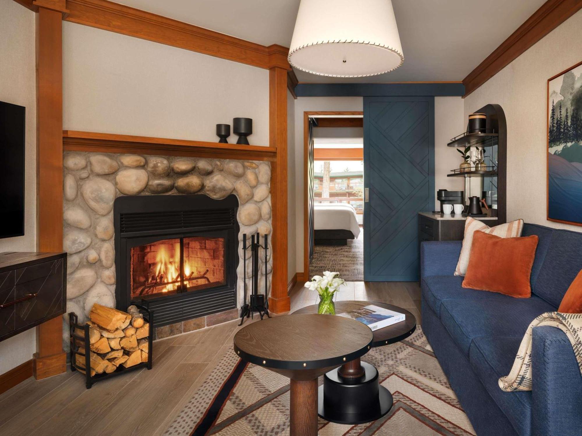 Suite mit 1 Schlafzimmer, 2 Queensize-Betten und Seeblick